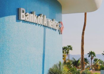 由于积极的市场动态,美国银行将加密货币交易所 Coinbase (COIN) 上调至中性