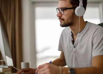 使用 IBM MQ 增强三方回购交易的效率、安全性和可扩展性