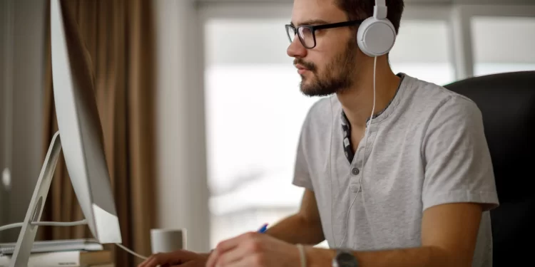 使用 IBM MQ 增强三方回购交易的效率、安全性和可扩展性