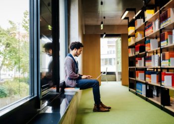 通过灵活的模型选择扩展生成式人工智能