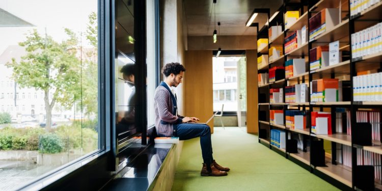 通过灵活的模型选择扩展生成式人工智能