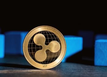 加密货币分析师表示,XRP 价格可能会突破下跌的三角旗,但能否达到 1 美元?