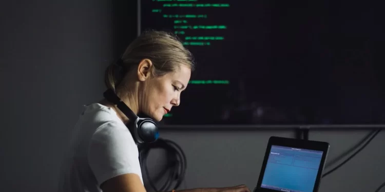 实现卓越的安全性:FreeDivision 与 IBM 之间的动态合作伙伴关系