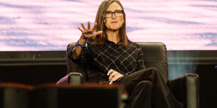 Cathie Wood 的 Ark 退出以太坊 (ETH) ETF，可能是由于费用战