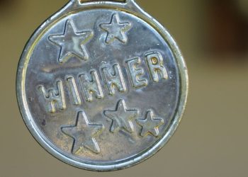 美联储预测 2024 年仅降息一次,10x Research 表示,坚持持有比特币,避免使用以太币