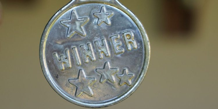 美联储预测 2024 年仅降息一次，10x Research 表示，坚持持有比特币，避免使用以太币