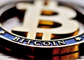 BTC ETF 单日流入量创 3 月以来新高，BTC 涨至 71,000 美元以上