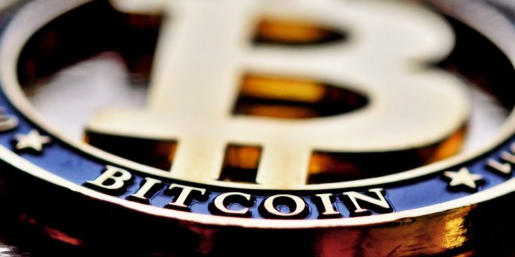 BTC ETF 单日流入量创 3 月以来新高，BTC 涨至 71,000 美元以上