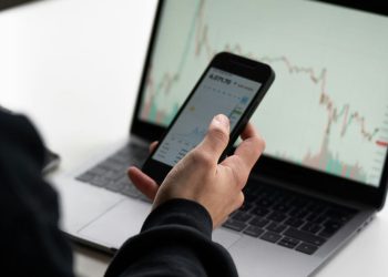 ETH ETF 上半日交易量超过 6 亿美元