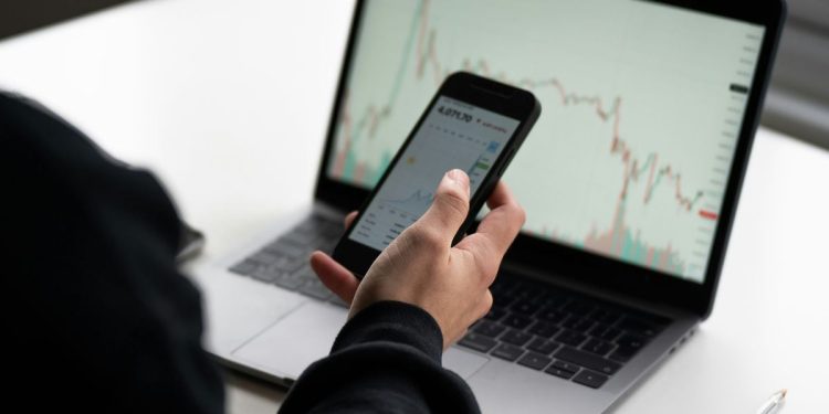 ETH ETF 上半日交易量超过 6 亿美元