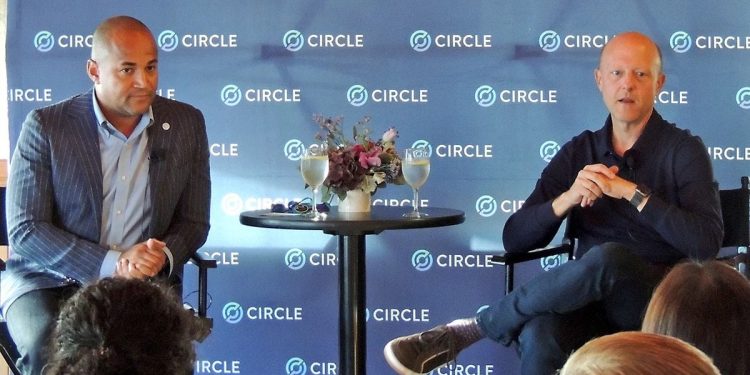 Circle 根据欧盟新的 MiCA 加密货币规则获得首个稳定币许可证