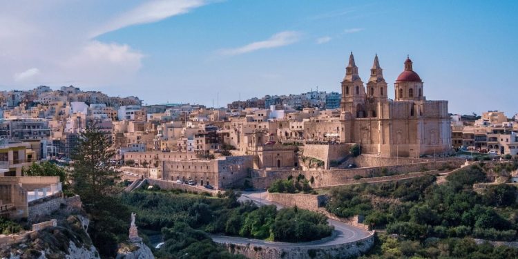 消息人士称，OKX 选择马耳他而非法国作为欧洲枢纽，以遵守欧盟的 MiCA 加密货币规则