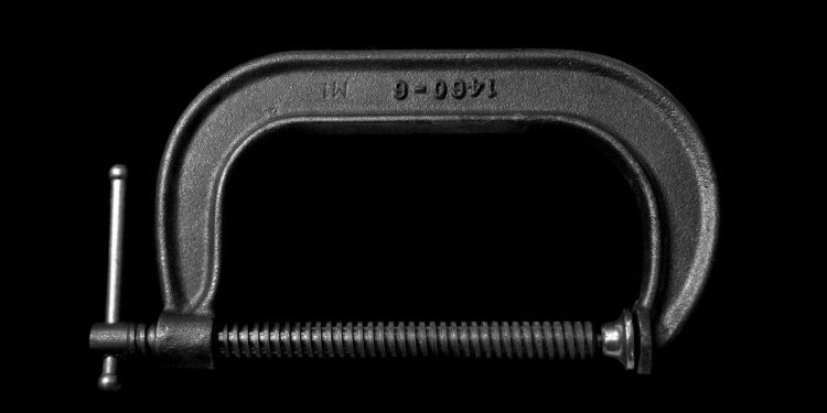 加密货币交易限制措施不仅仅限于币安，还包括 OKX