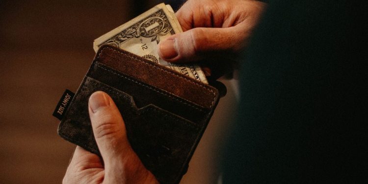 随着德国将更多比特币转移到交易所,比特币价格(BTC)稳定在 57,000 美元以上