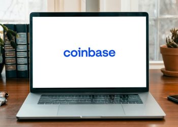 分析师称,Coinbase (COIN) 的盈利受到加密货币交易量低的影响,但特朗普可能是个不确定因素