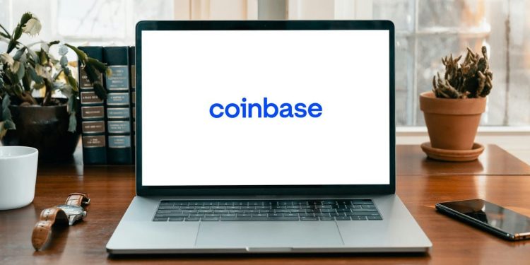分析师称，Coinbase (COIN) 的盈利受到加密货币交易量低的影响，但特朗普可能是个不确定因素