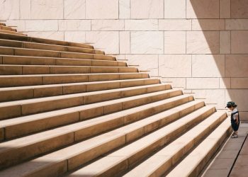 利用 CESR 基准获取竞争优势