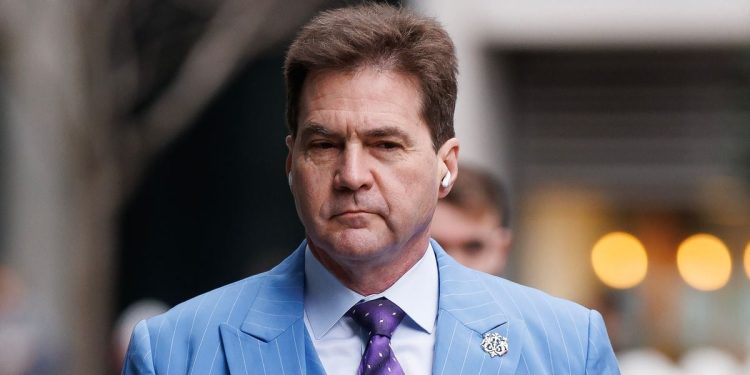 法院下达命令后，Craig Wright 更新网站承认自己不是比特币创始人中本聪