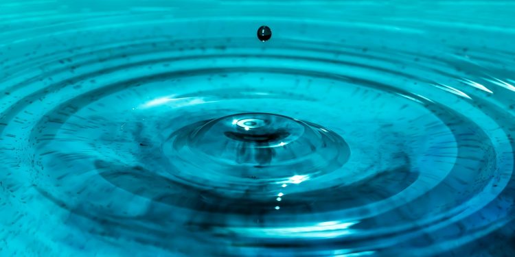 XRP 价格即将突破下降楔形