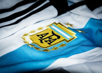 Drake 输掉 30 万美元比特币赌注,ARG 粉丝代币飙升 40%