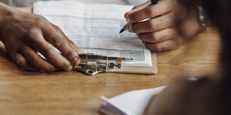 公司如何利用人工智能助手改变员工的人力资源体验