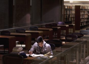 超越孤岛：利用 SPSS Statistics、R 和 Python 统一统计能力