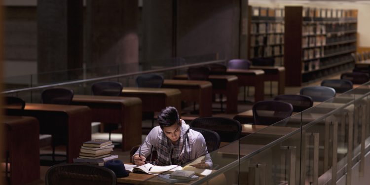 超越孤岛：利用 SPSS Statistics、R 和 Python 统一统计能力