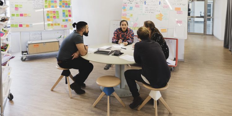 IBM 新研究:企业领导者如何利用新一代人工智能的力量来推动可持续的 IT 转型