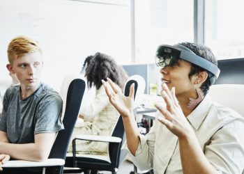 生成式人工智能不仅仅涉及技术；它还涉及技术。这是关于业务转型的