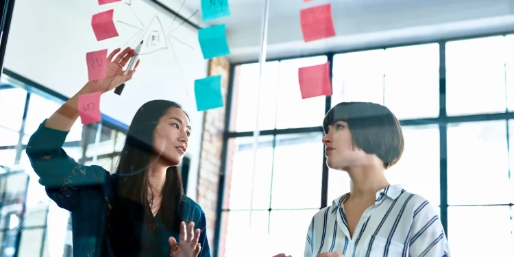 庆祝IBM AI伦理的妇女